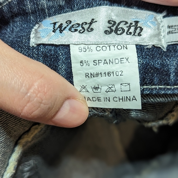 Elegant High-Low Denim Skirt with Lace Details - Picture 10 of 12